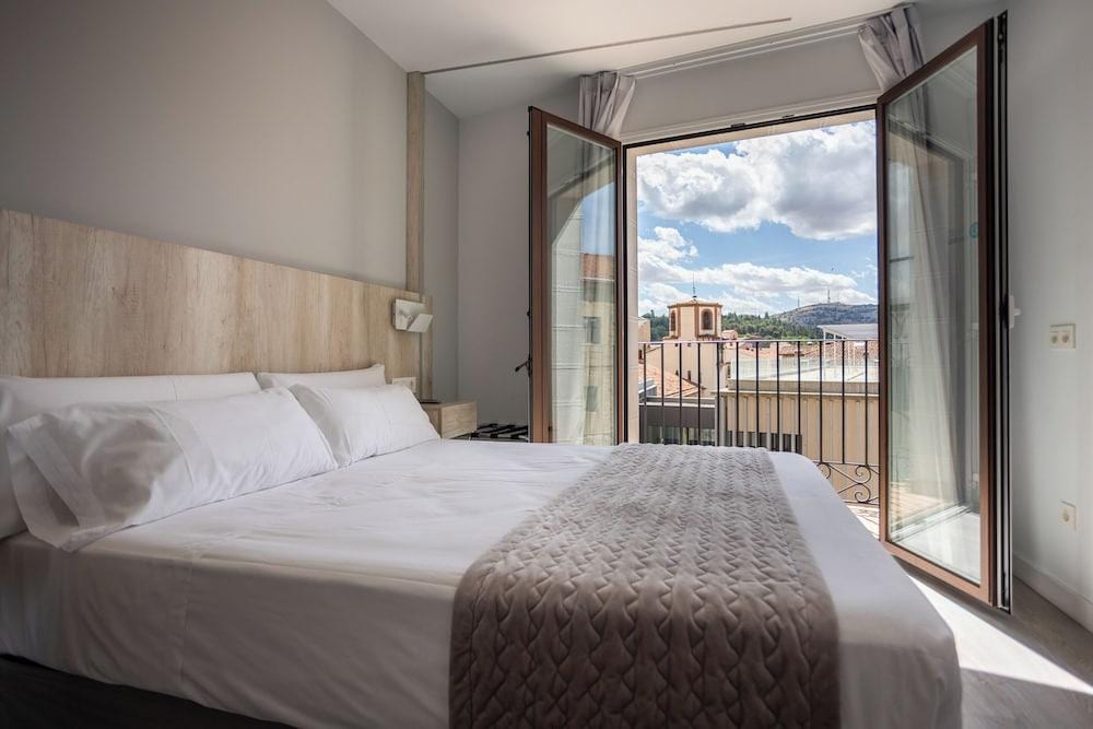 Abaster Hotel
