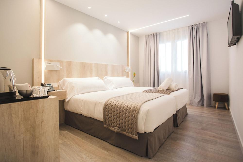 Abaster Hotel