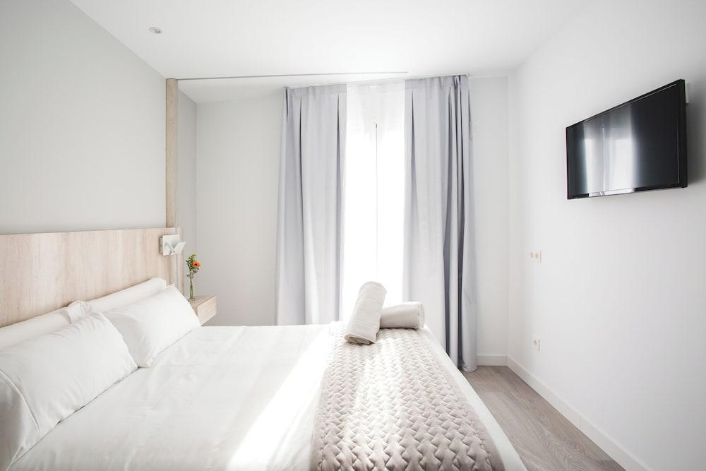 Abaster Hotel