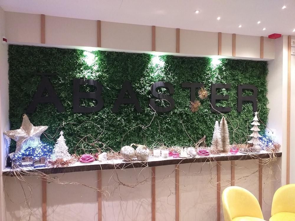 Abaster Hotel