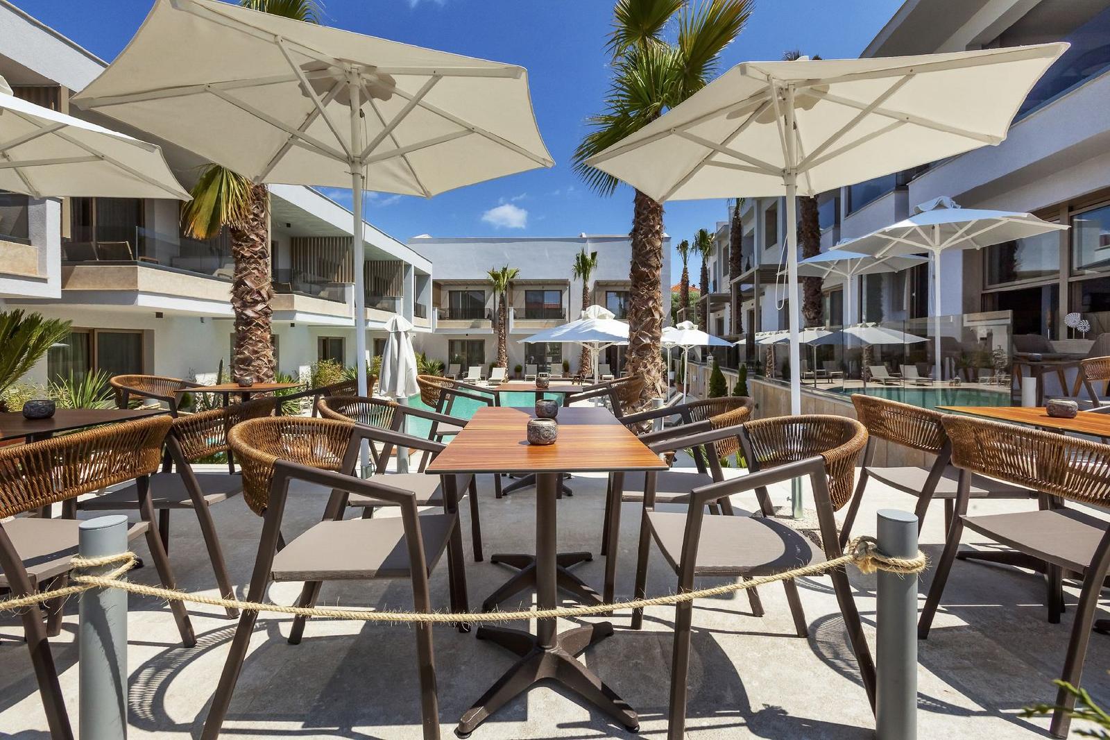 Pefki Deluxe Residences