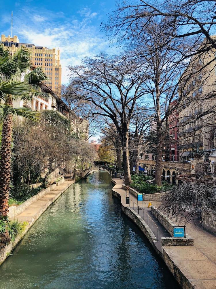 Hampton Inn & Suites San Antonio Riverwalk