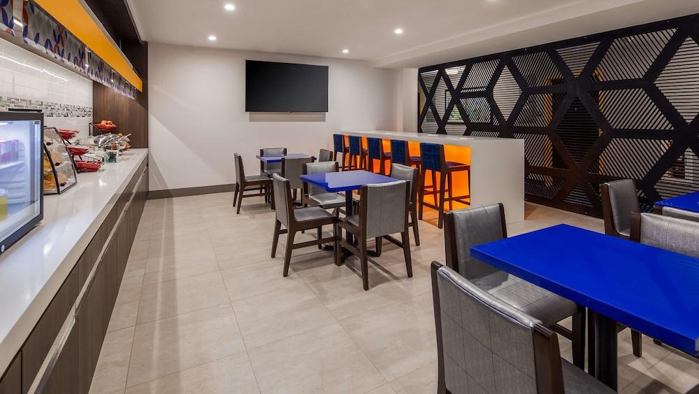 GLo Best Western Brooklyn NYC