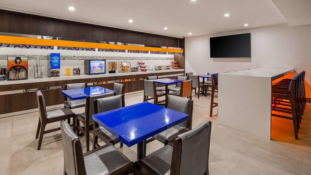 GLo Best Western Brooklyn NYC