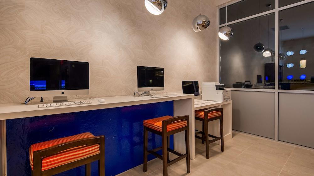 GLo Best Western Brooklyn NYC