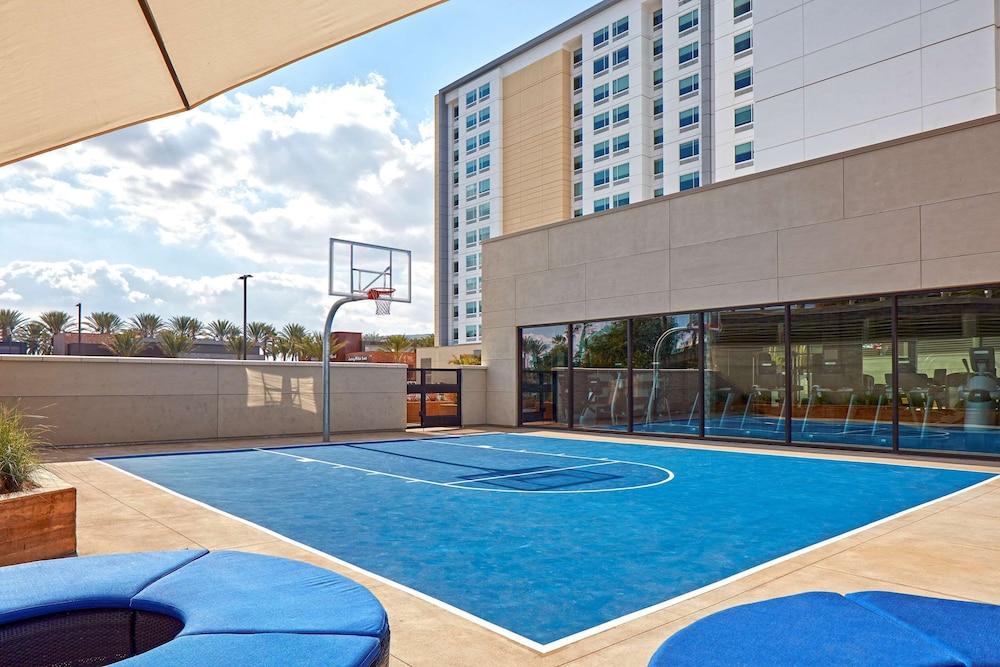 Cambria Hotel & Suites Anaheim Resort Area
