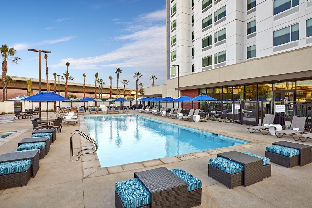 Cambria Hotel & Suites Anaheim Resort Area