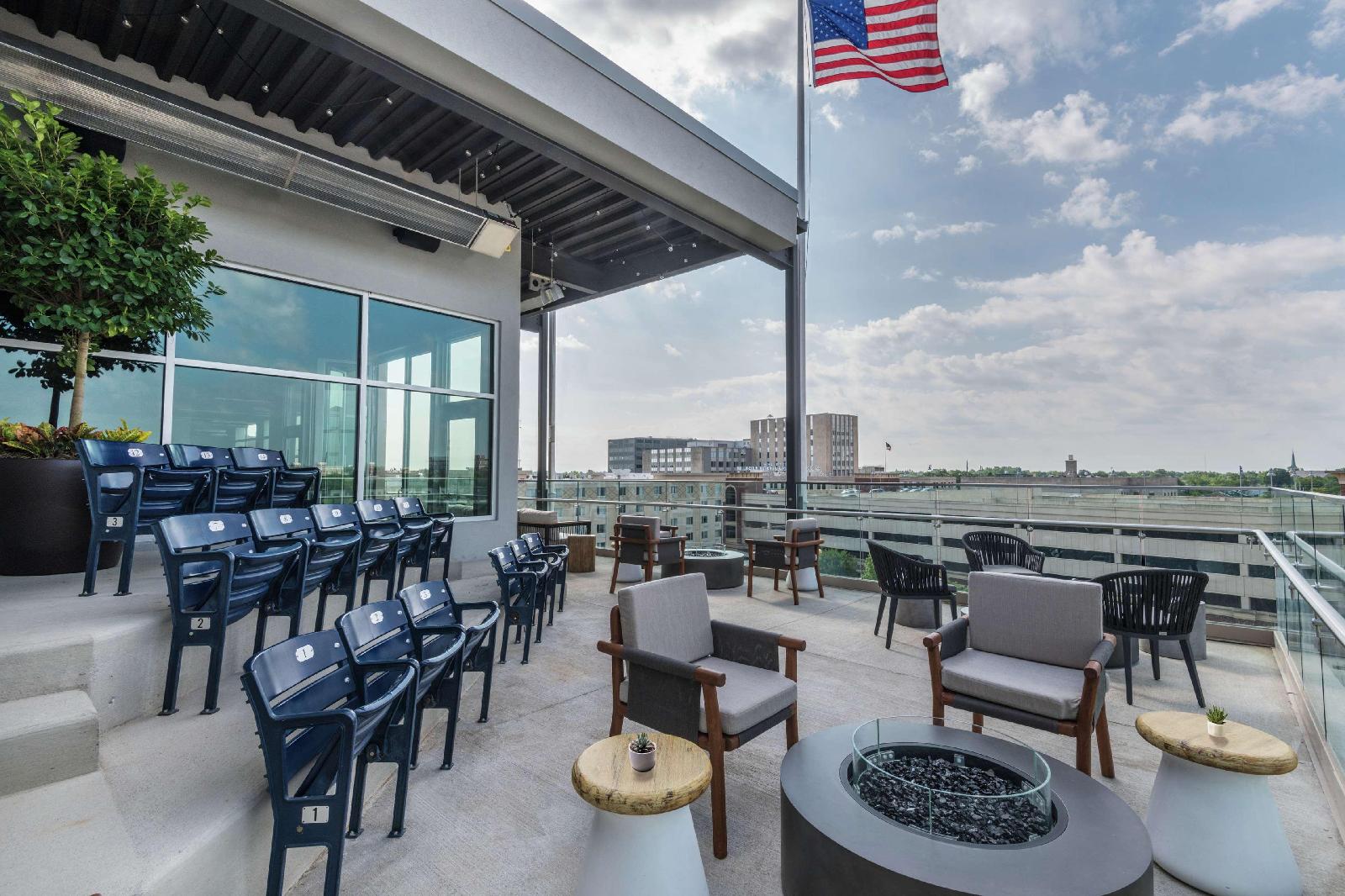 Hampton Inn & Suites Fort Wayne Downtown