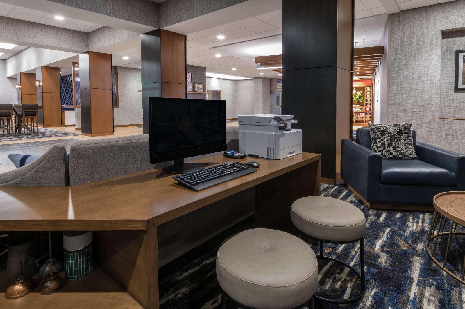 Hampton Inn & Suites Fort Wayne Downtown