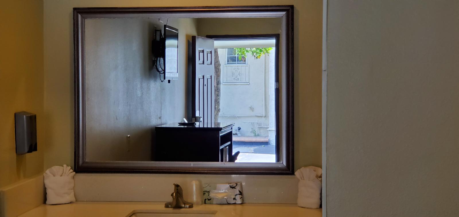 Le Blanc Inn & Suites
