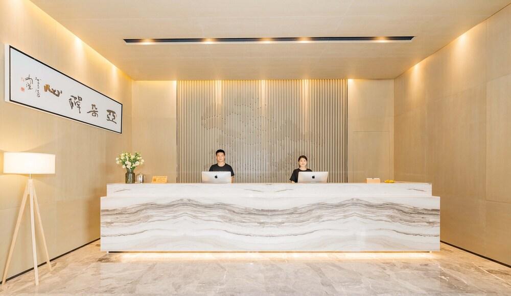 Atour Hotel South Station Zhenda Road