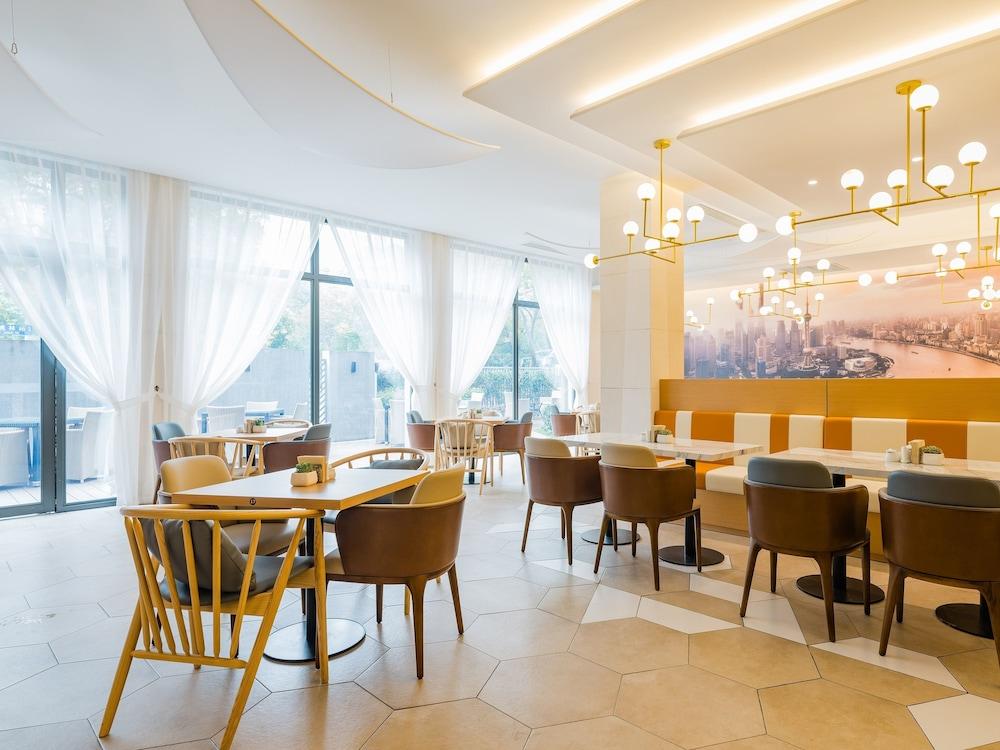 Atour Hotel South Station Zhenda Road