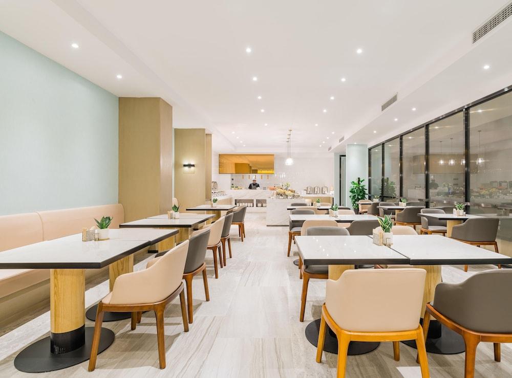 Atour Hotel South Station Zhenda Road