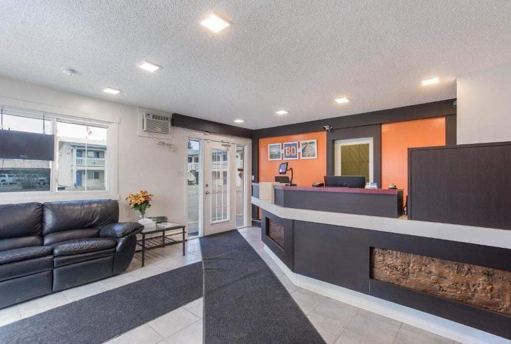 Motel 6 Camrose