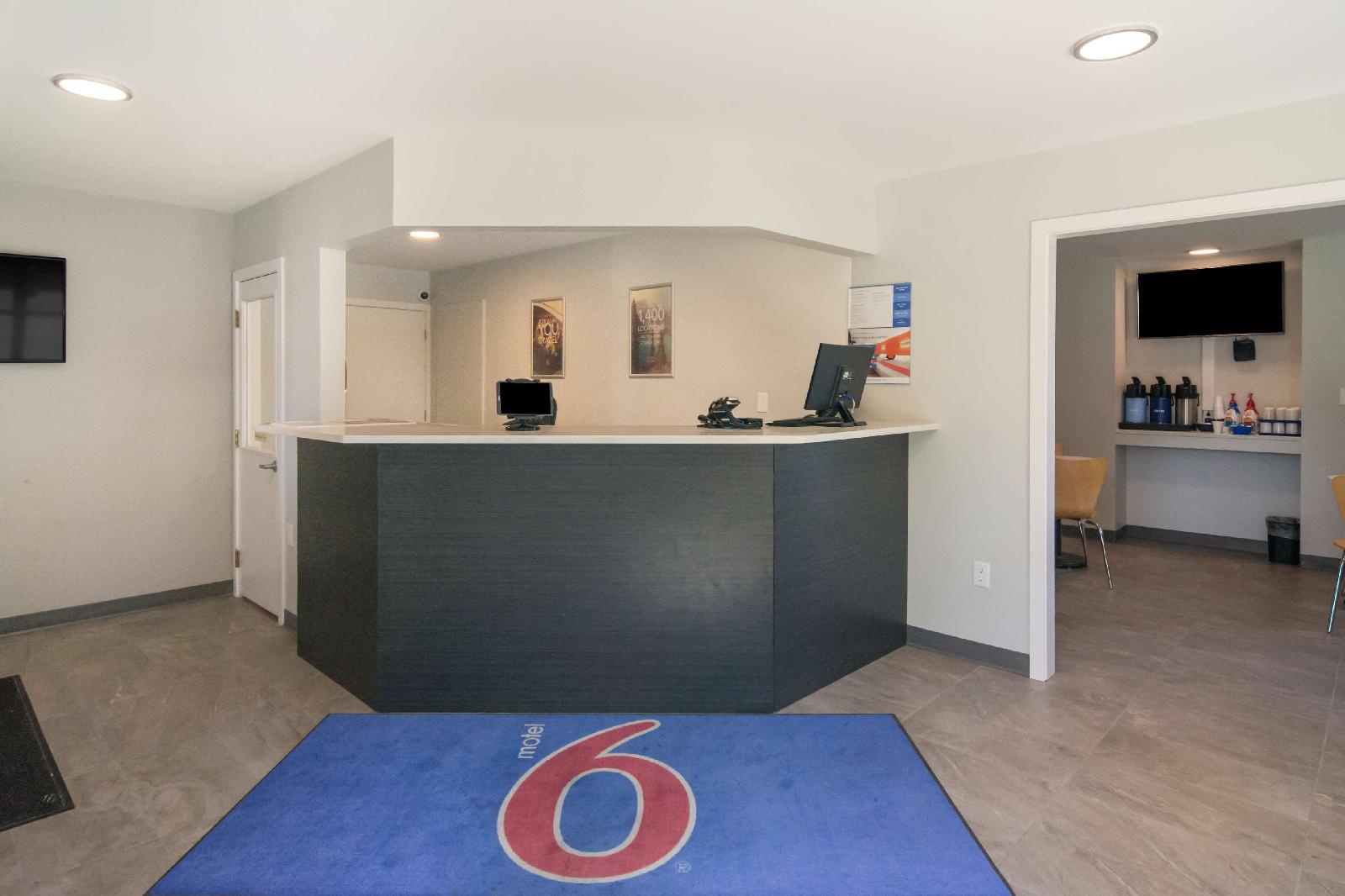Motel 6 Victoria Airport Saanichton