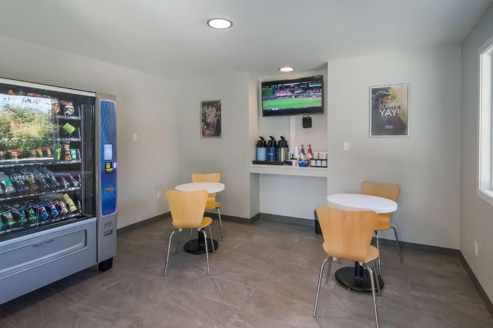 Motel 6 Victoria Airport Saanichton