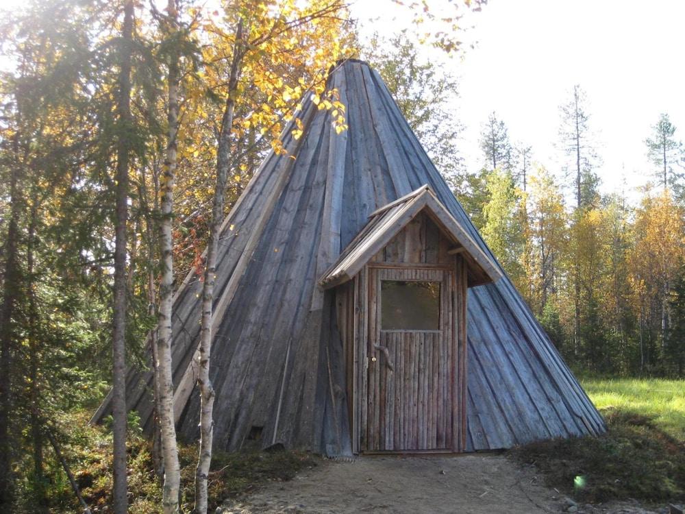 Iisakki Village Summer Cottages