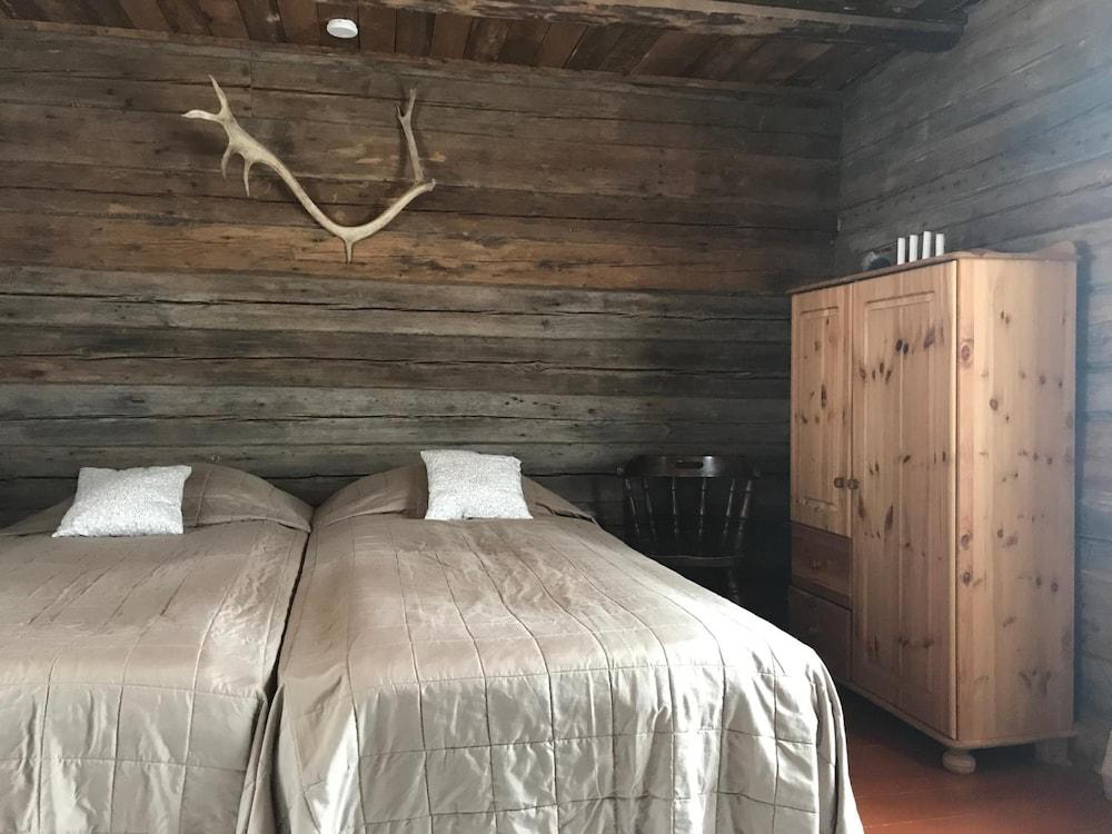 Iisakki Village Summer Cottages