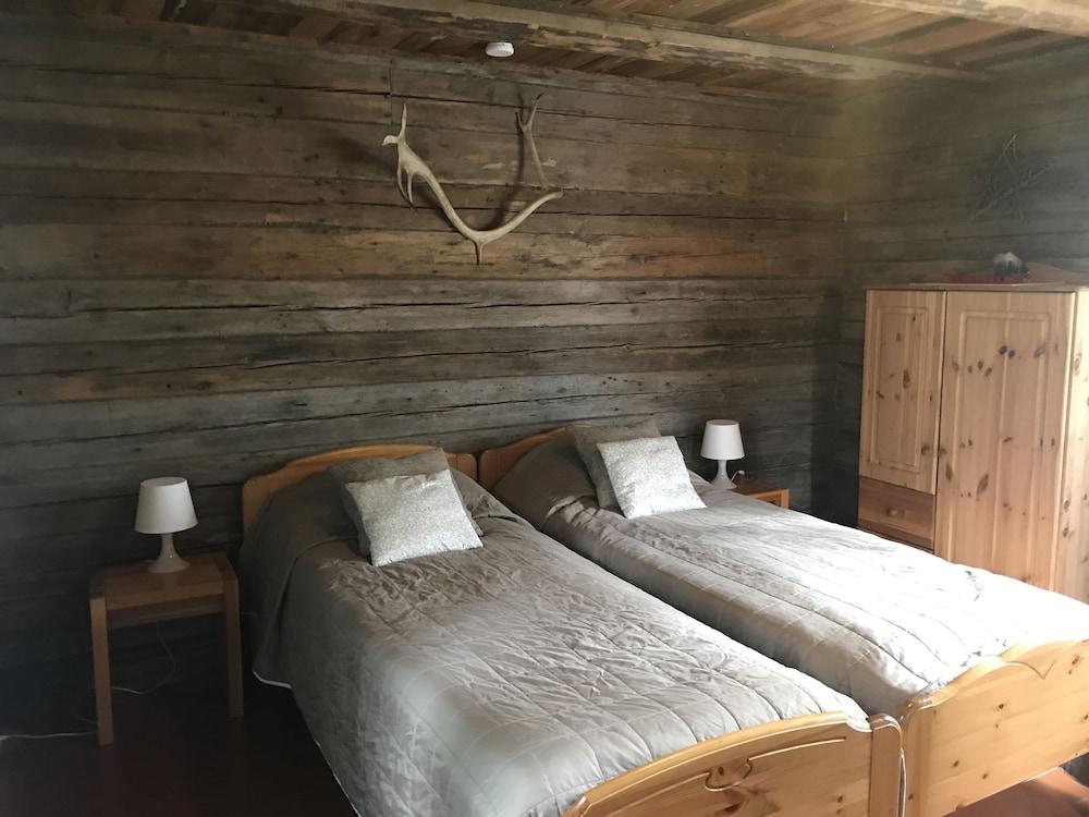 Iisakki Village Summer Cottages
