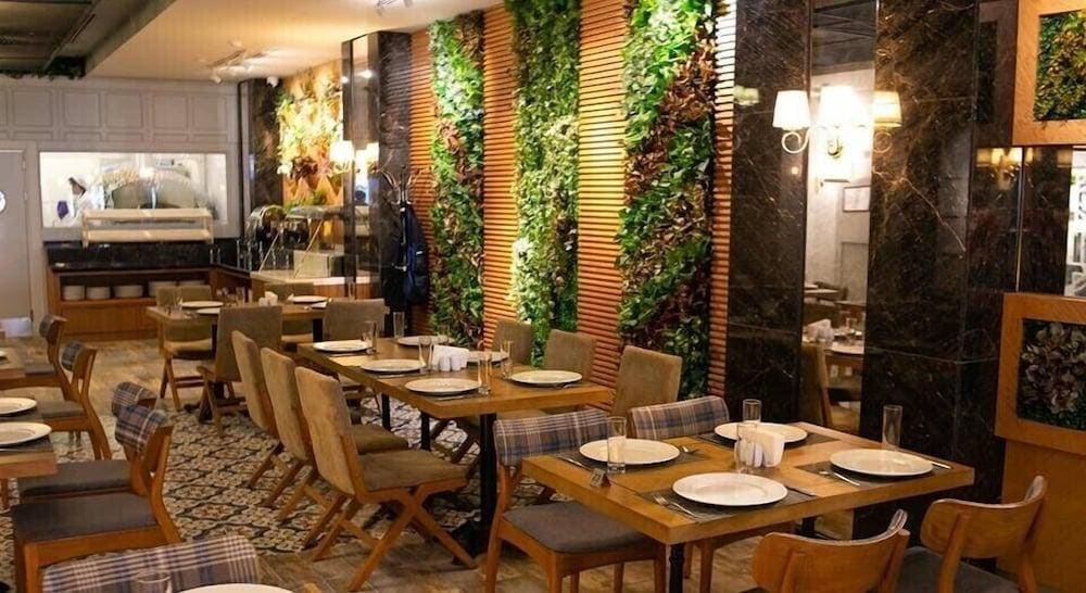 Theatrum Hotel Baku