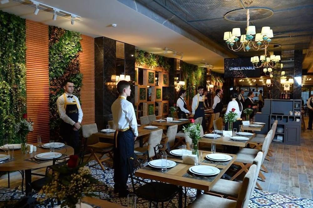 Theatrum Hotel Baku