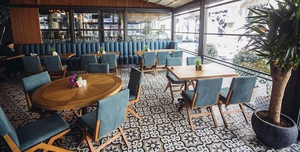 Theatrum Hotel Baku