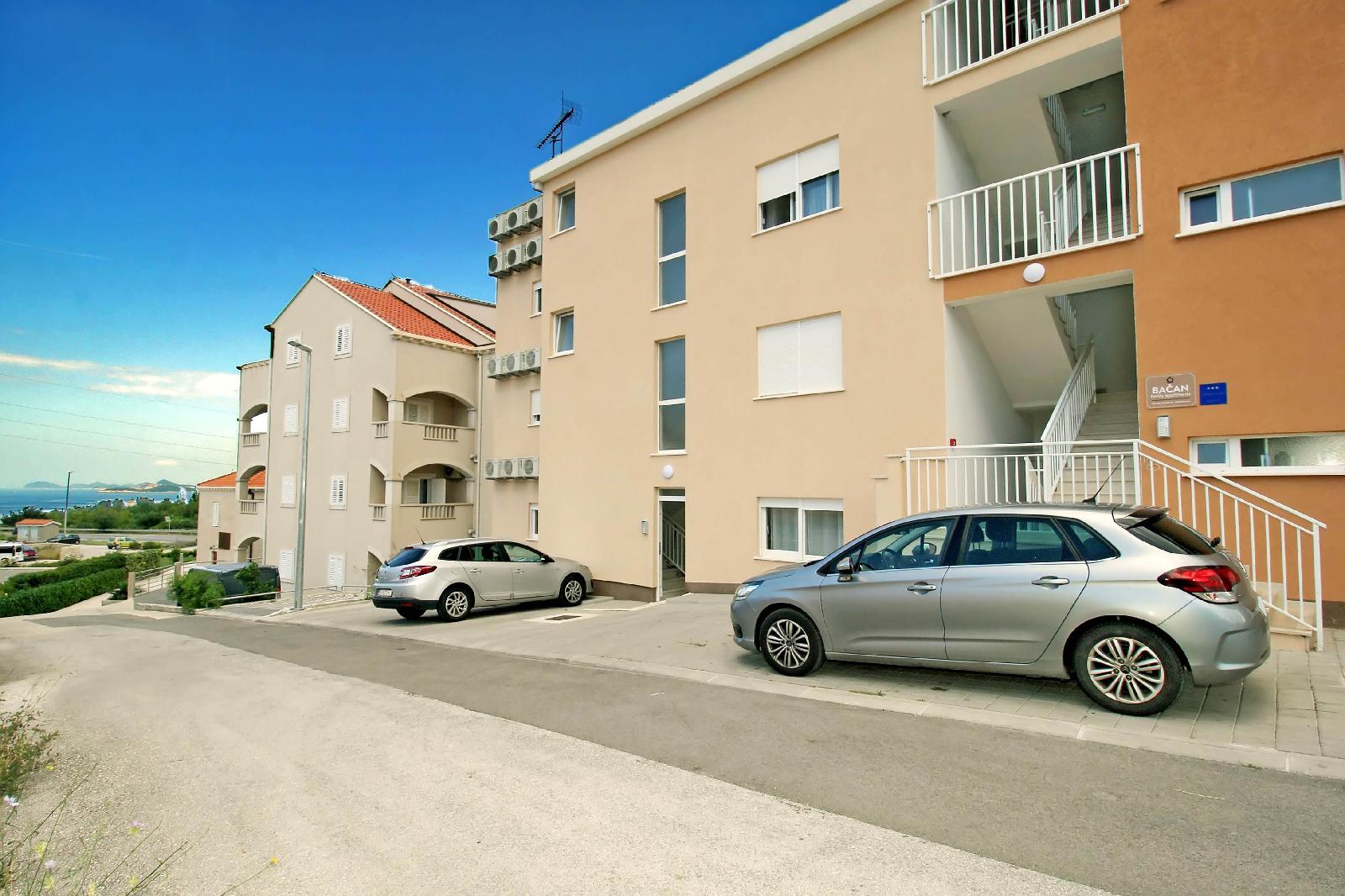 Bacan Family Apartments