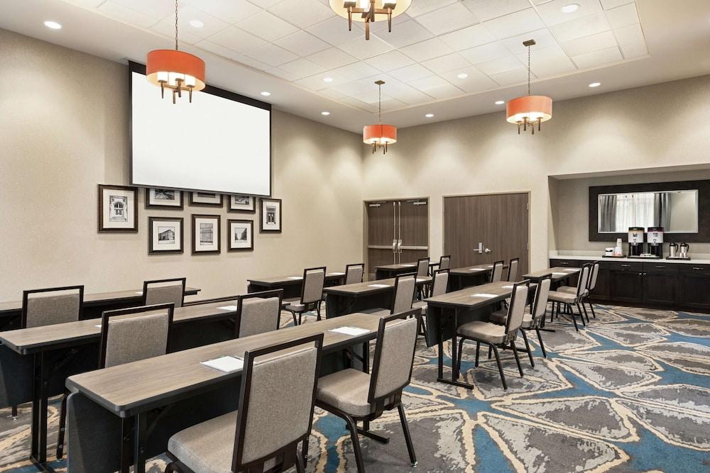 Hampton Inn & Suites Kansas C Downtown Crossroads