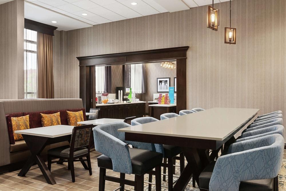 Hampton Inn & Suites Kansas C Downtown Crossroads