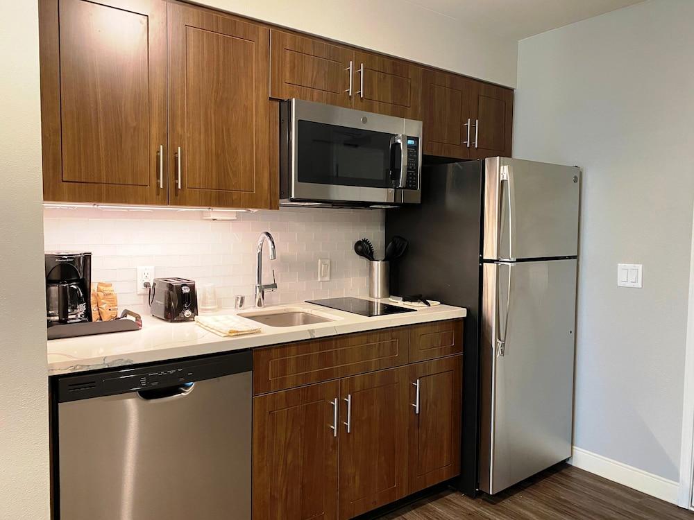 Staybridge Suites Long Beach Airport
