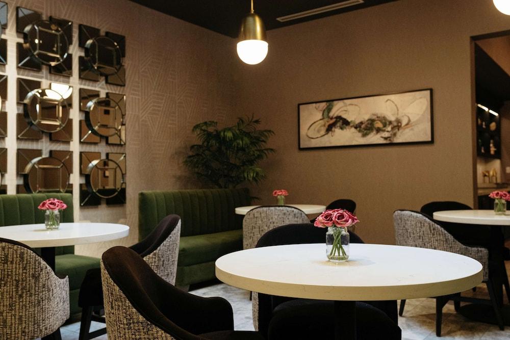 The Axis Hotel Moline,Tapestry Collectionby Hilton