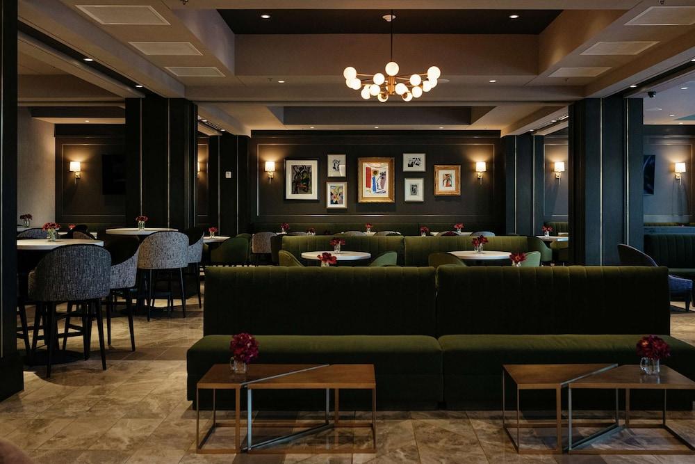 The Axis Hotel Moline,Tapestry Collectionby Hilton