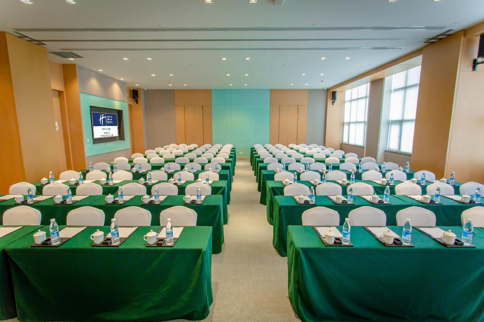 Holiday Inn Express Ya'an City Center