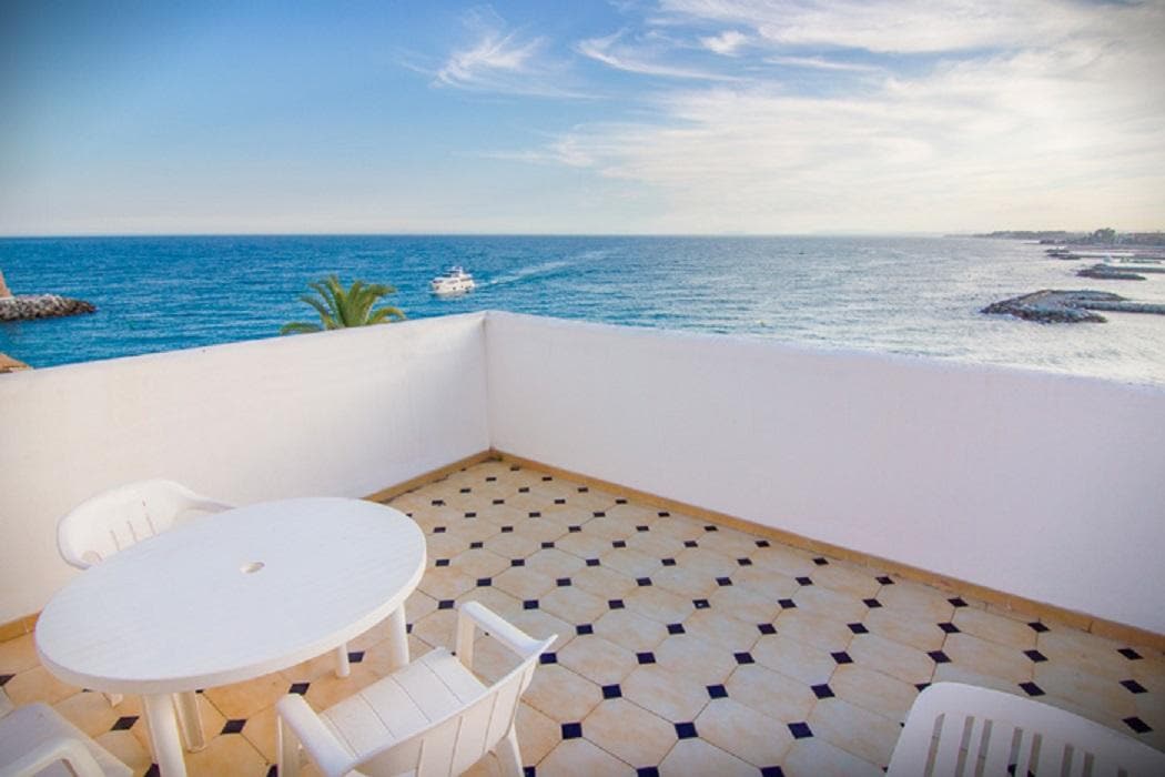 Park Plaza Suites