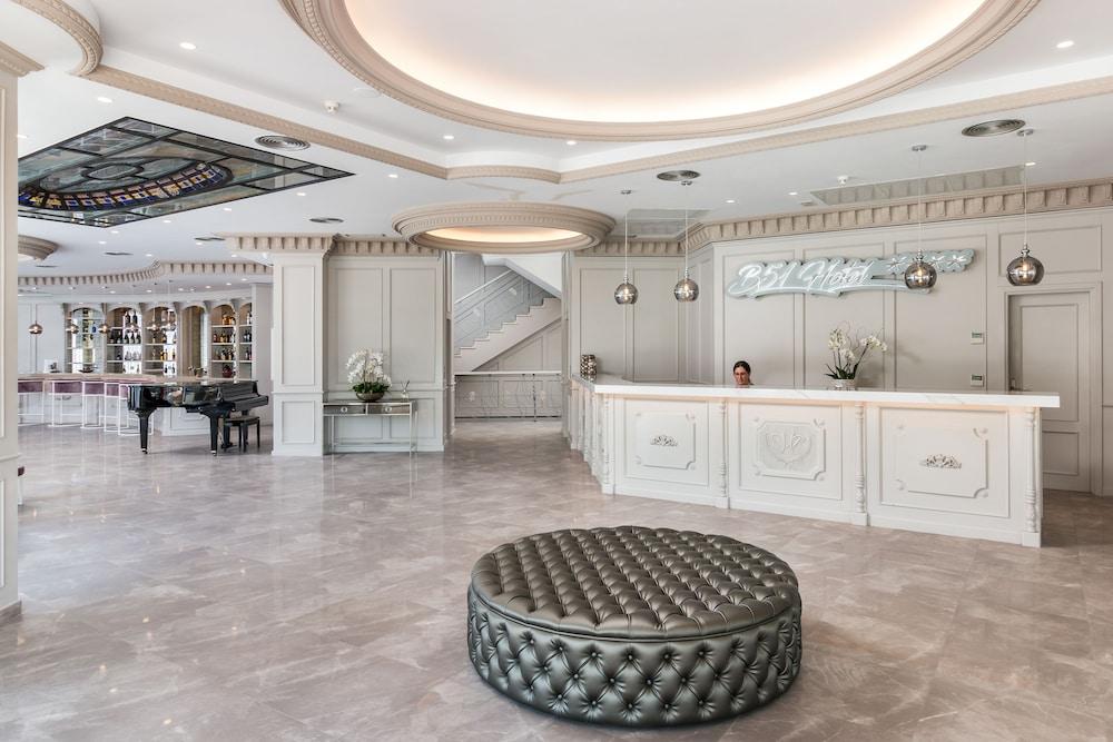 Park Plaza Suites