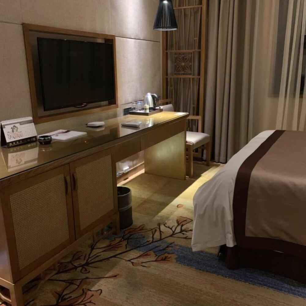Wanyi Lijing Hotel