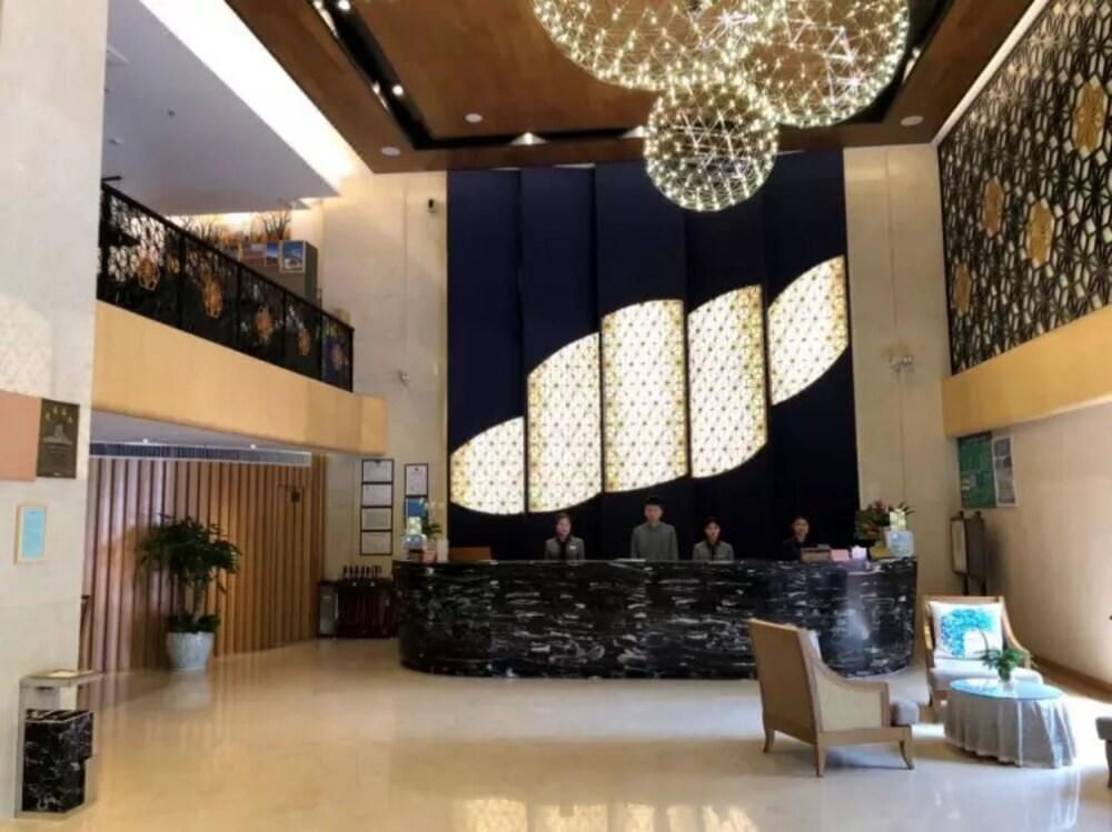 Wanyi Lijing Hotel