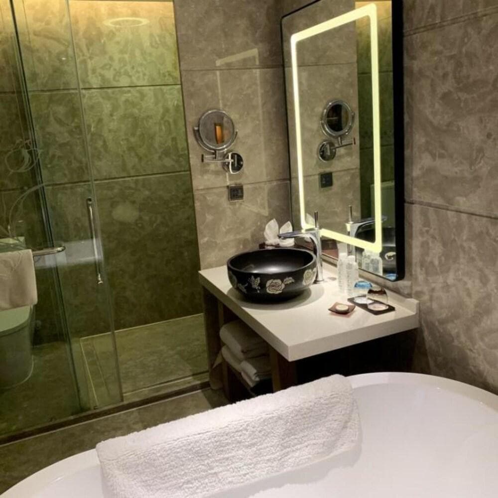 Wanyi Lijing Hotel