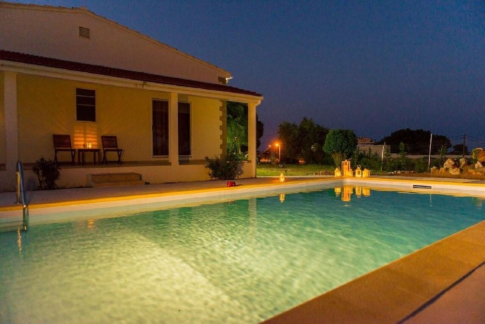 Zizi Sea View Villa