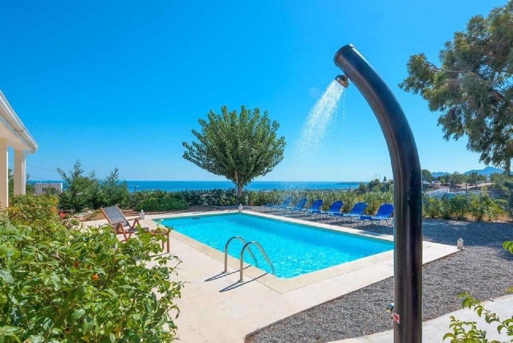 Zizi Sea View Villa