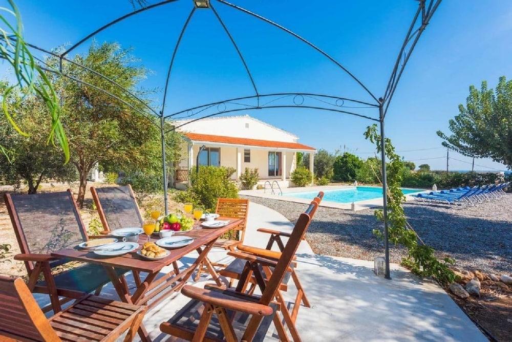 Zizi Sea View Villa