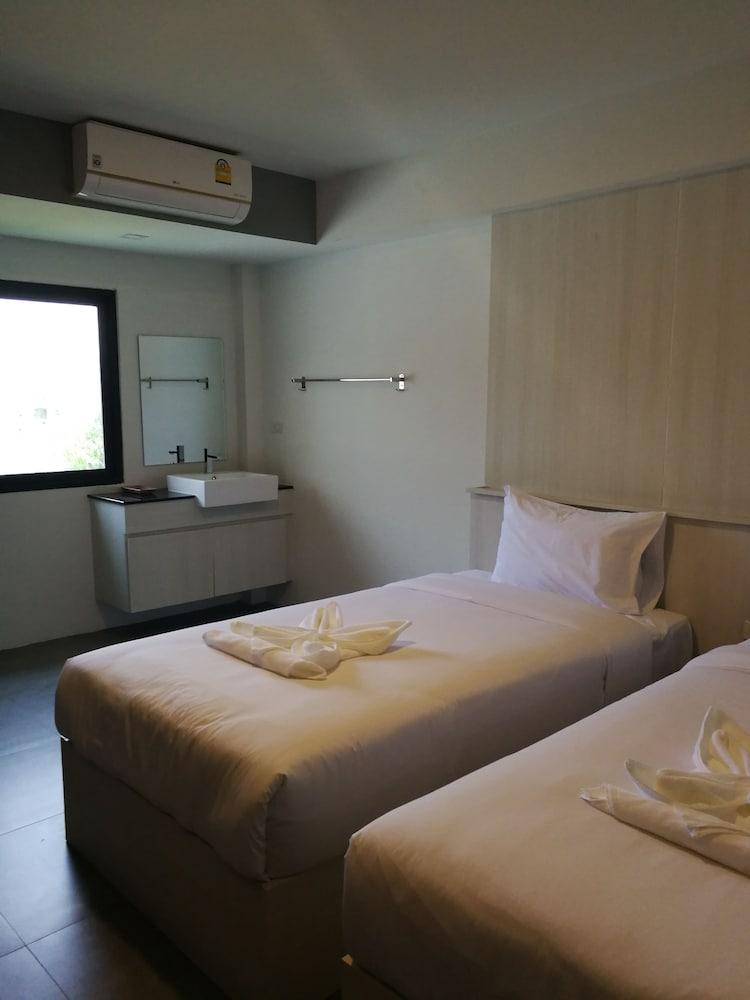 F Plus F Hotel