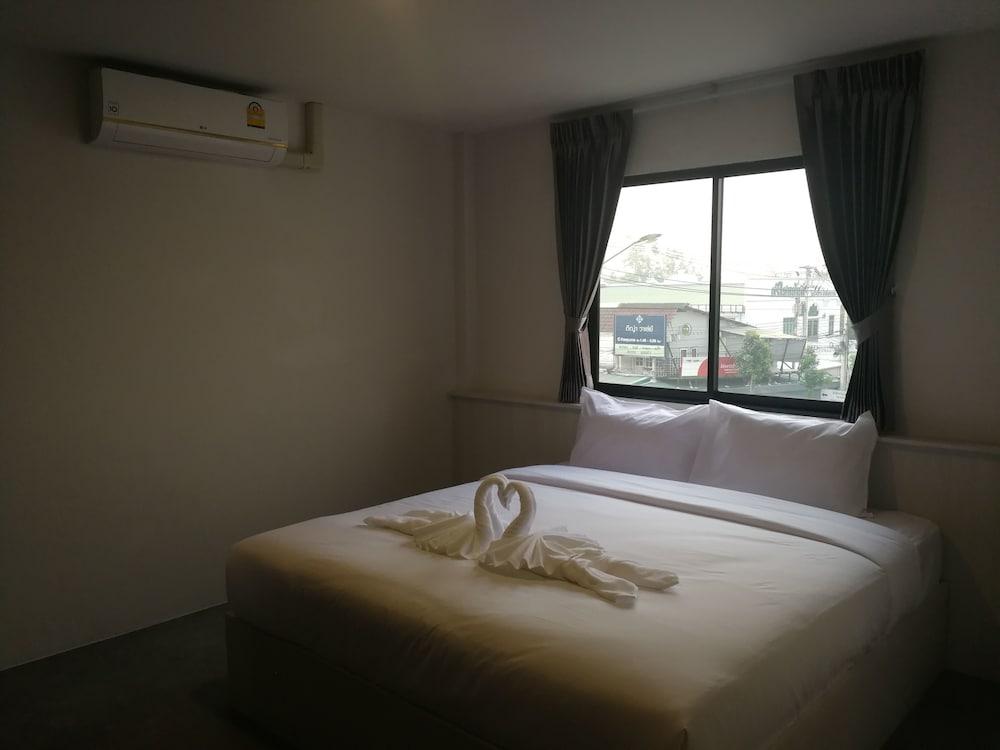 F Plus F Hotel