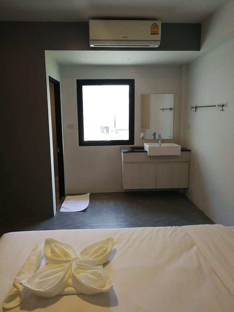 F Plus F Hotel