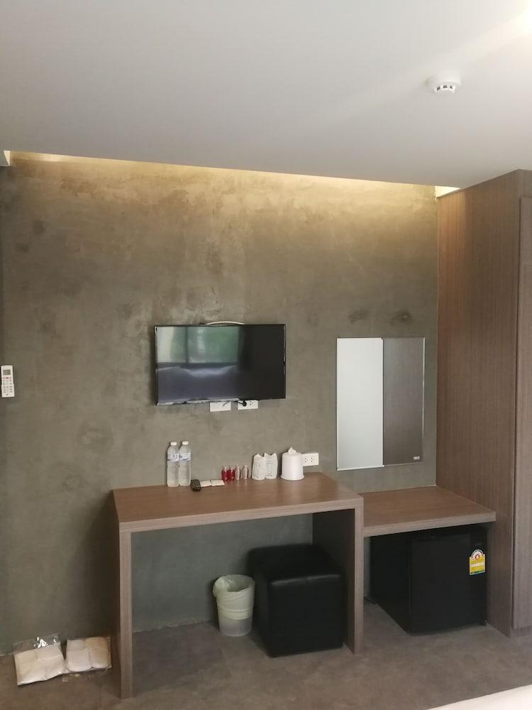 F Plus F Hotel