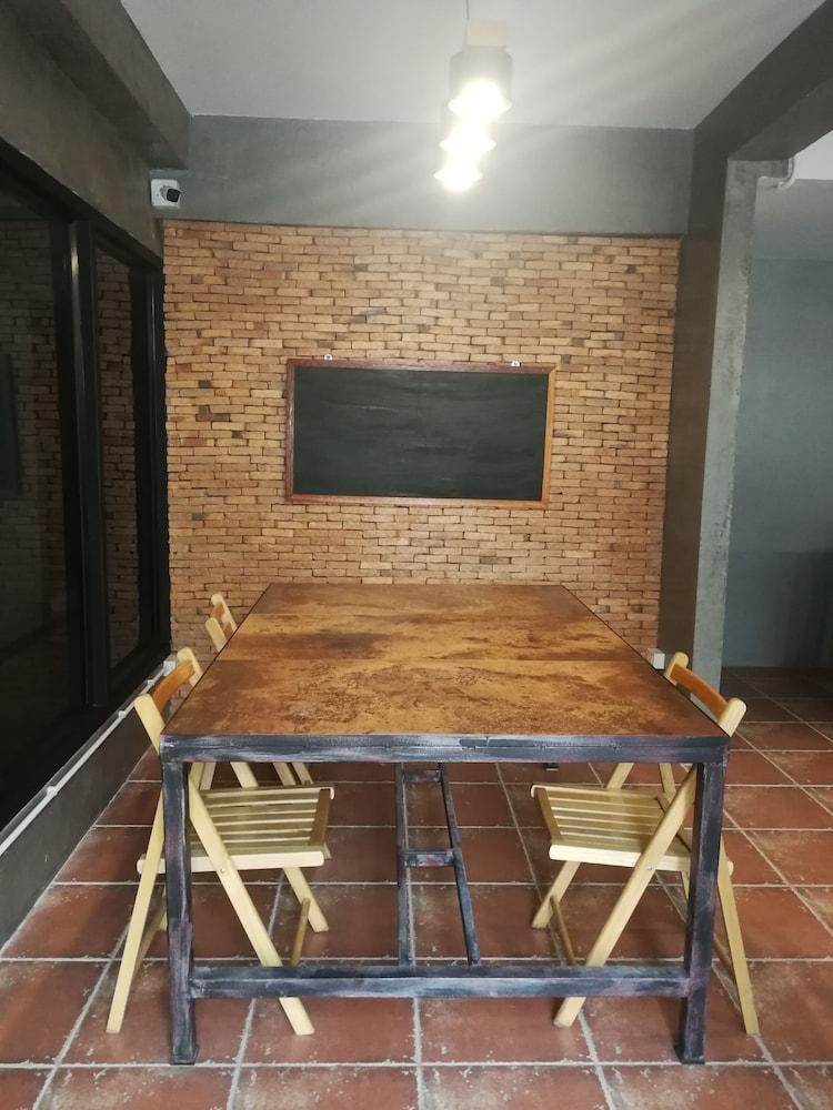 F Plus F Hotel