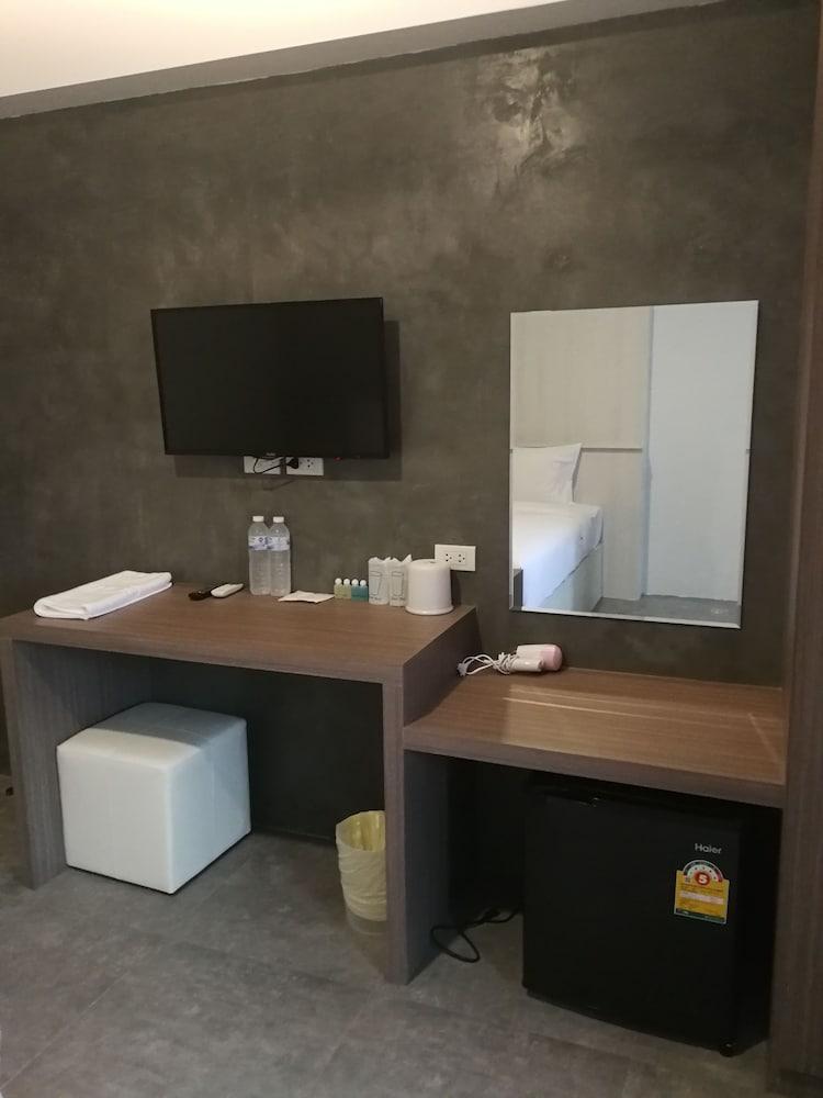 F Plus F Hotel