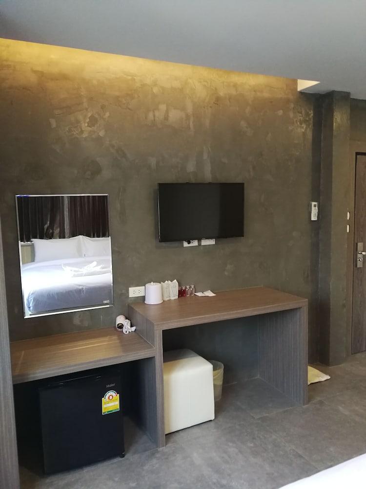 F Plus F Hotel