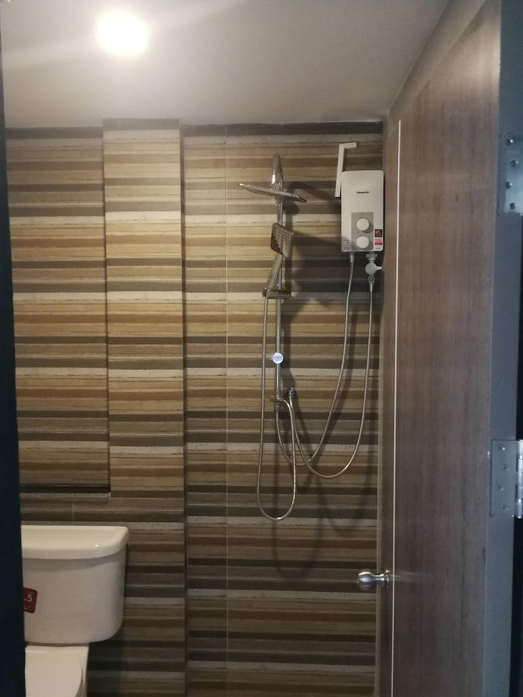 F Plus F Hotel