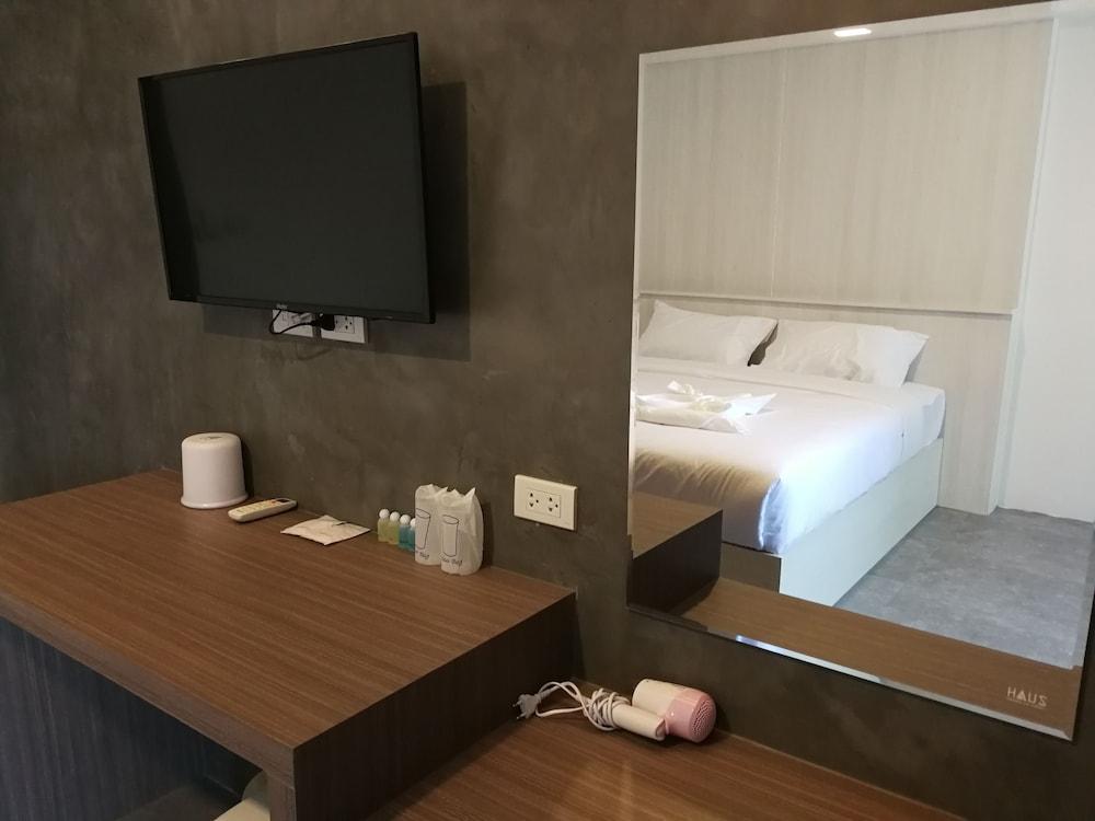 F Plus F Hotel